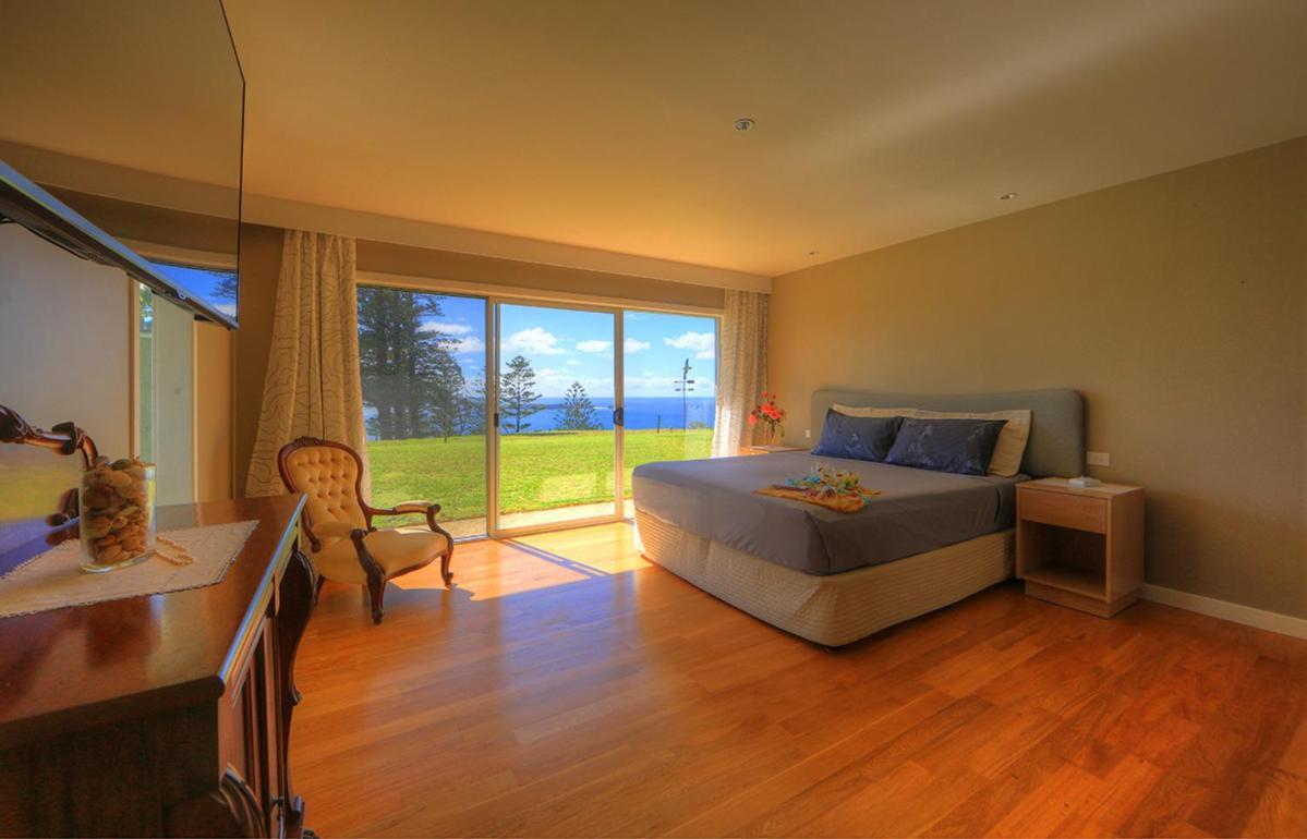 Shearwater Scenic Villas Burnt Pine Room photo
